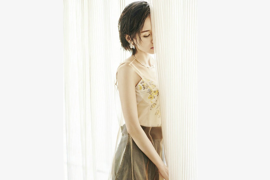 Actress Wang Ziwen covers fashion magazine