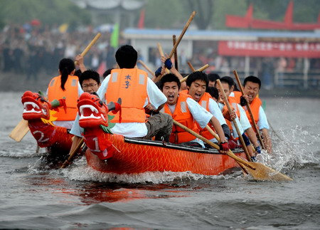 Chinese celebrate Duanwu racing Dragon Boats