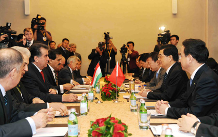 President Hu meets president of Tajikistan