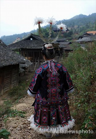 Tourists join in ethnic Miao's New Year celebration