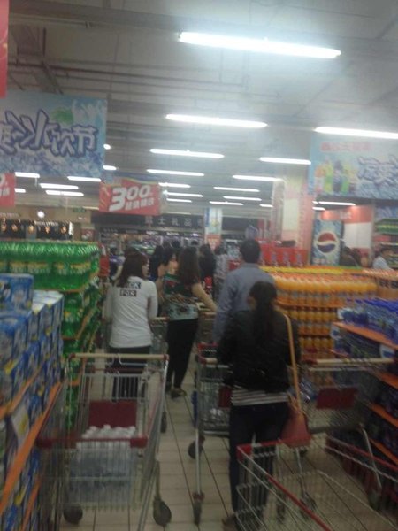 'Pungent smell' suspends city's water supply near Yangtze River