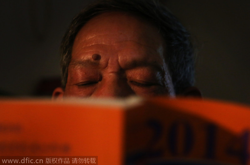 Cancer patient, 72, takes National Judicial Exam