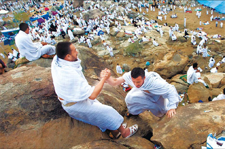 Saudi floods kill 77, strand hundreds during haj