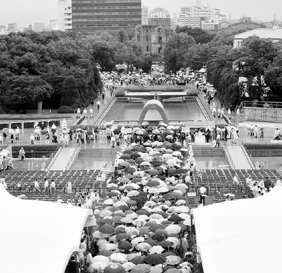 Hiroshima residents plead with Abe to change course
