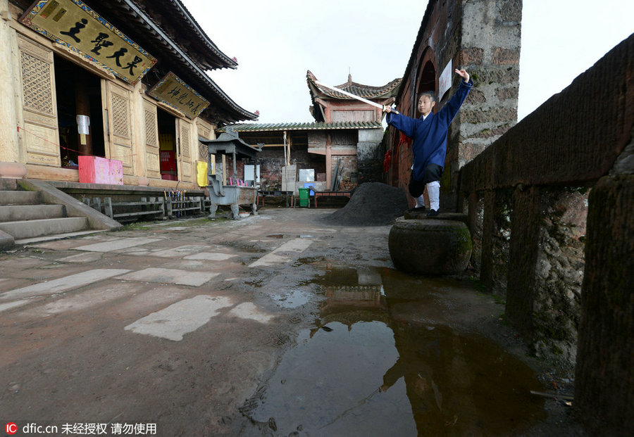 Post-90s female Taoist priest's unique life