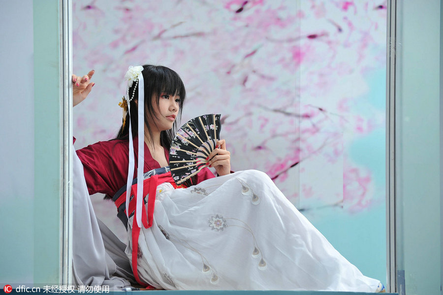 Annual comic carnival hots up in Nanning