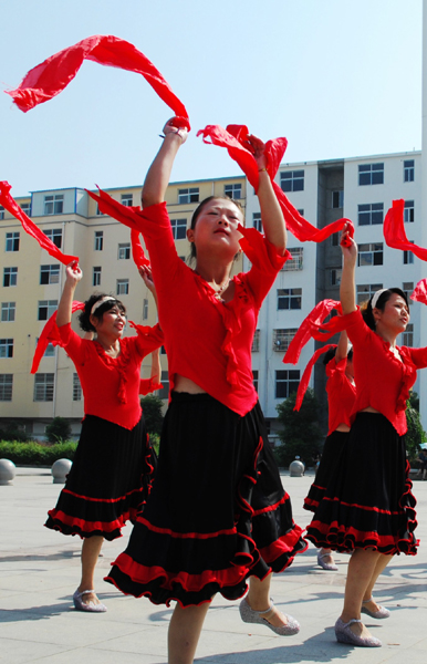 河南潢川開展多種活動(dòng)喜迎“十八大”