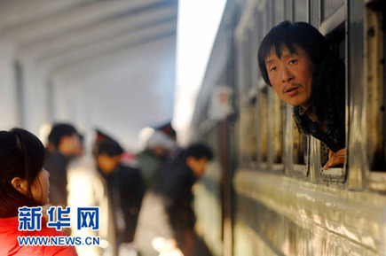 發展改革委等8部門要求全力以赴做好春運各項工作