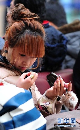 [春運·印象]年輕潮人回家路 書香愛意緊相隨