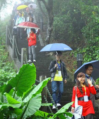網媒海南行首站火山口：一部火山學的天然巨著
