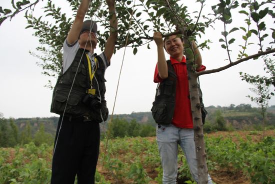組圖:中央新聞單位青年編輯記者延安行
