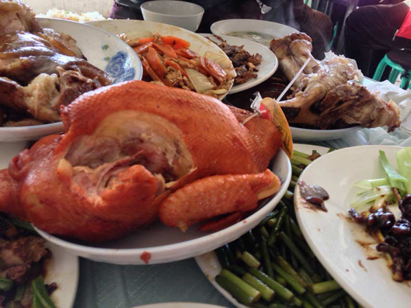 農(nóng)歷初六到農(nóng)村吃席去 打包成了新風(fēng)尚