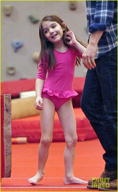 阿湯哥女兒被贊小蘿莉 粉色舞裙顯俏皮可愛