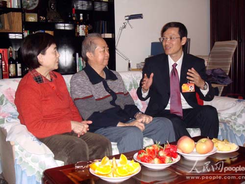 著名醫(yī)學(xué)專家建議立法禁止公款消費煙草制品