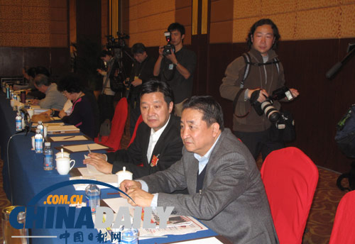 文藝界小組討論會場上的明星們[組圖]