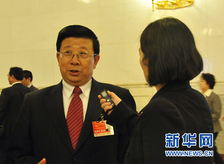 大會堂里“堵”省長