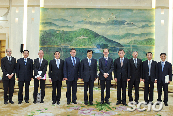 劉云山會見英國文化、媒體和體育部長