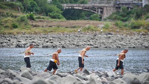 酉水老船王和他的伙計們