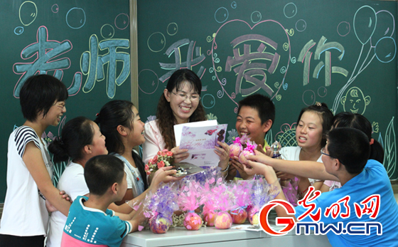 最美鄉村教師薛躍娥：山村教書25年的“傻姑娘”