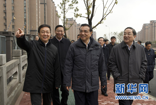 李克強(qiáng)在上海考察 強(qiáng)調(diào)推動(dòng)轉(zhuǎn)型發(fā)展 依靠創(chuàng)新驅(qū)動(dòng)