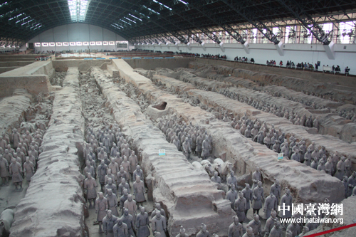 網媒記者走近秦始皇陵兵馬俑 感嘆華夏奇跡