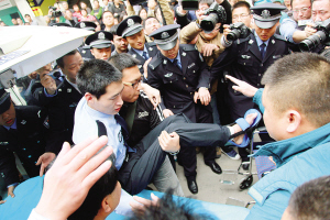 90后“最美學(xué)警”感動(dòng)社會(huì) 李博亞：不后悔