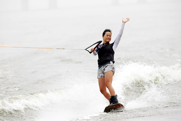 陳莉莉、韓秋、段振坤 三少女沂河上欲爭(zhēng)鋒