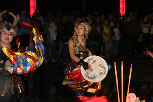 全國(guó)網(wǎng)絡(luò)媒體龍江行探訪饒河縣 體驗(yàn)赫哲族祭江祭祀活動(dòng)