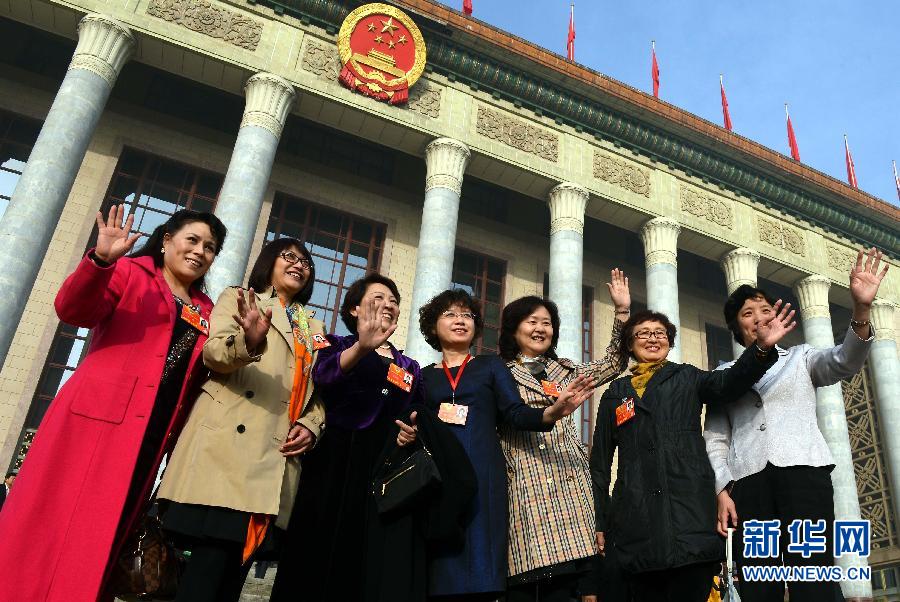 節日履職的女委員們