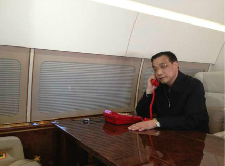 李克強乘專機赴四川雅安地震災區