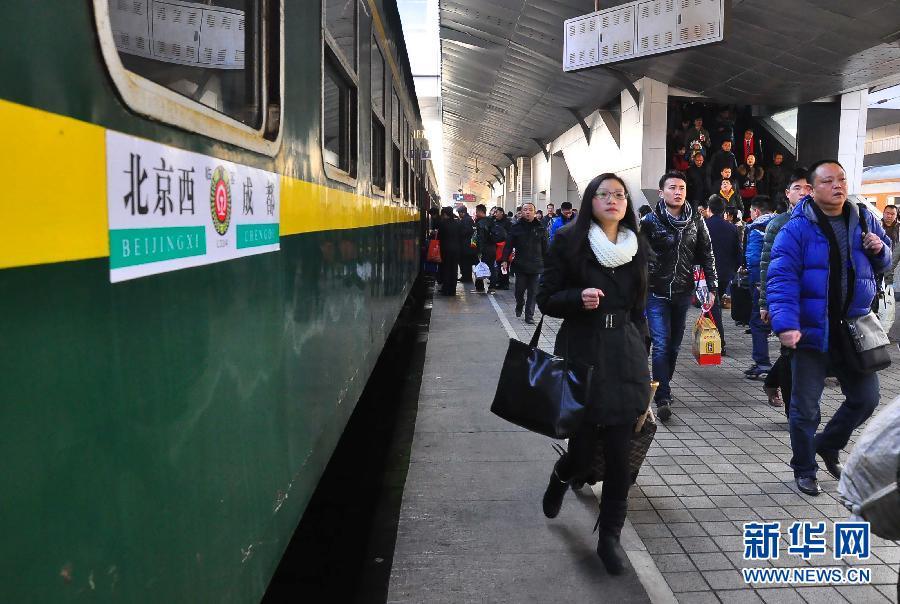 客流高峰漸至 實拍各地全力備戰春運