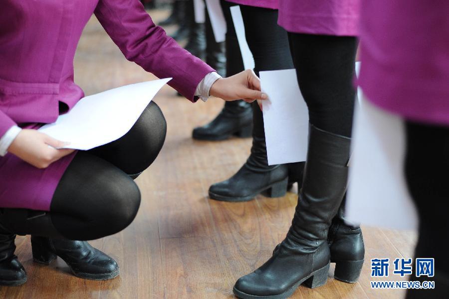 客流高峰漸至 實(shí)拍各地全力備戰(zhàn)春運(yùn)