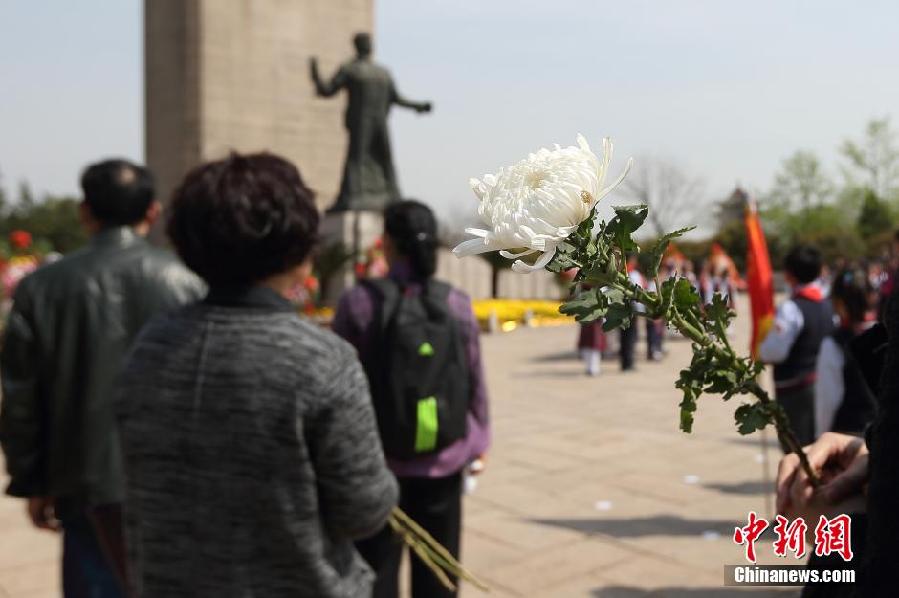 沈陽舉行“緬懷革命先烈弘揚民族精神”活動