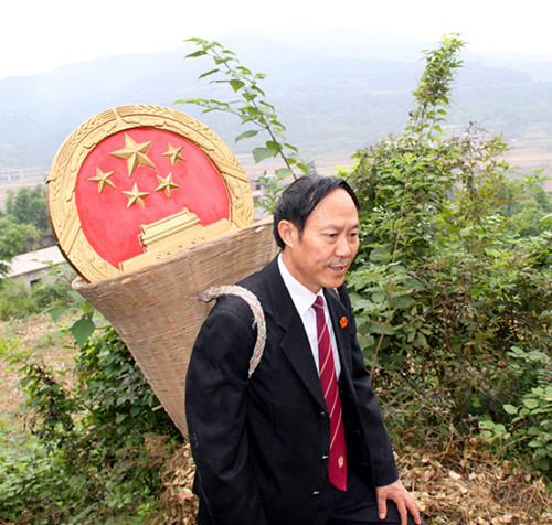 郭興利:背篼法官