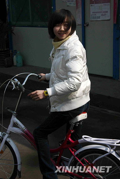 災(zāi)區(qū)“陽光女孩”堅毅樂觀成長