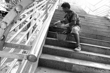 鄭州7座新天橋“集體犯病” 施工單位集體“治療”