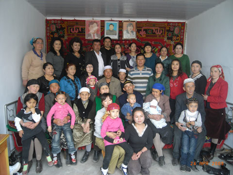 新疆十大杰出母親阿尼帕：現在最盼望收養汶川地震孤兒