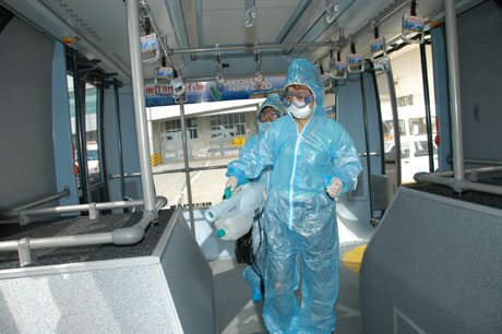 東航云南分公司聯合昆明機場舉行甲型流感應急處置演練