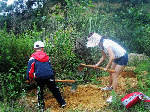 昆明市民踴躍參加“消除碳足跡”植樹(shù)活動(dòng)