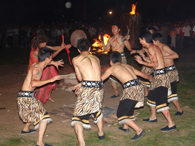 8月14日到云南楚雄彝人古鎮(zhèn)感受中國(guó)楚雄彝族火把節(jié)