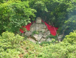 遼寧清原金山天然石佛：神奇的啟運(yùn)之地