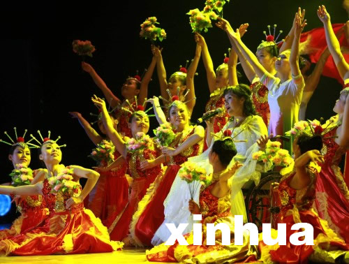 關(guān)注貧困殘疾兒康復(fù)晚會上演