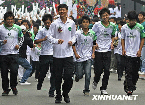 武漢舉行萬人健康跑