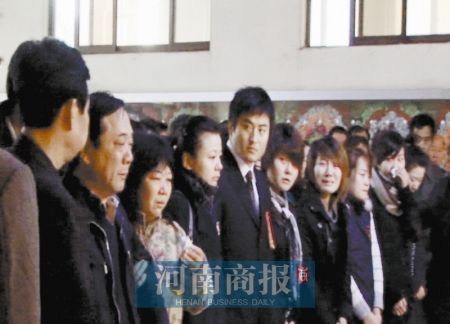 新郎與逝去新娘在殯儀館內舉行結婚典禮(圖)