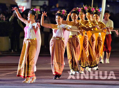 群眾藝術(shù)巡游彰顯桂林魅力
