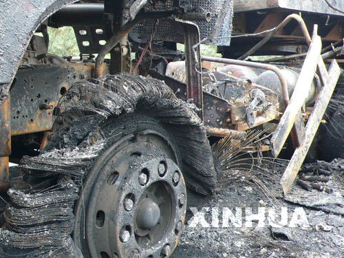 桂柳高速一運(yùn)輸煙花爆竹大貨車燃燒