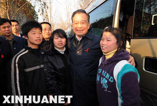 溫家寶:把艾滋病防治這項重大民生工程切實做好