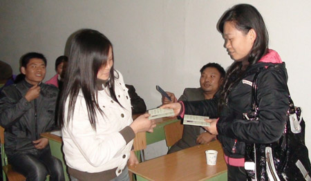 宜賓殘聯為殘疾人“裝芯片”“送綠卡” (組圖)