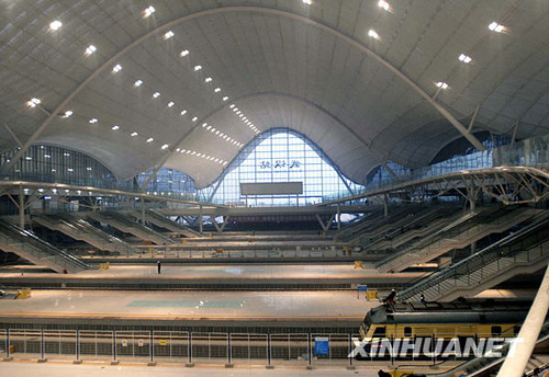 武漢火車站進行首次試燈 預計20日投入使用