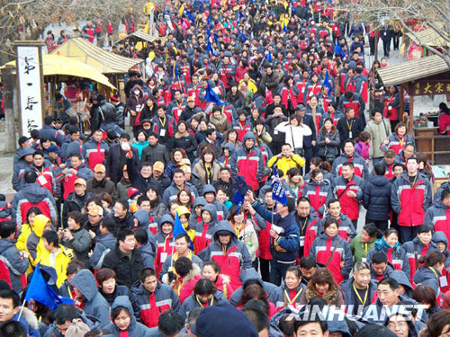 千人旅游團逛開封古城